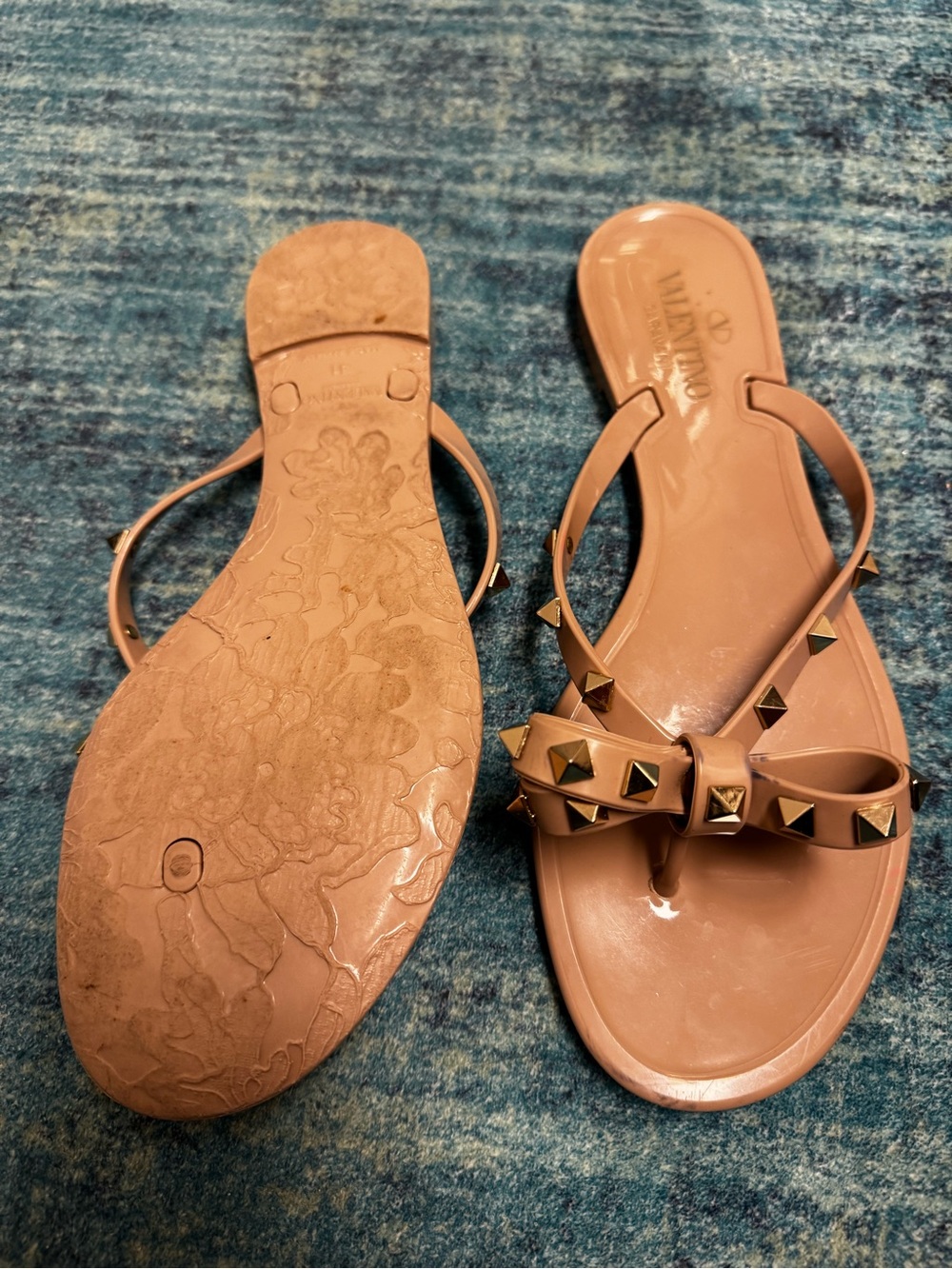 Valentino Blush Patent Jelly Bow Studded Thong Sandals - Picture 4 of 4